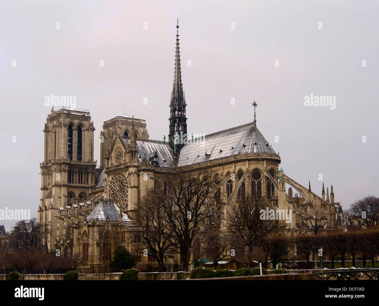 Notre-Dame de París, vista desde el Pont de l'Archevêché Foto de stock
