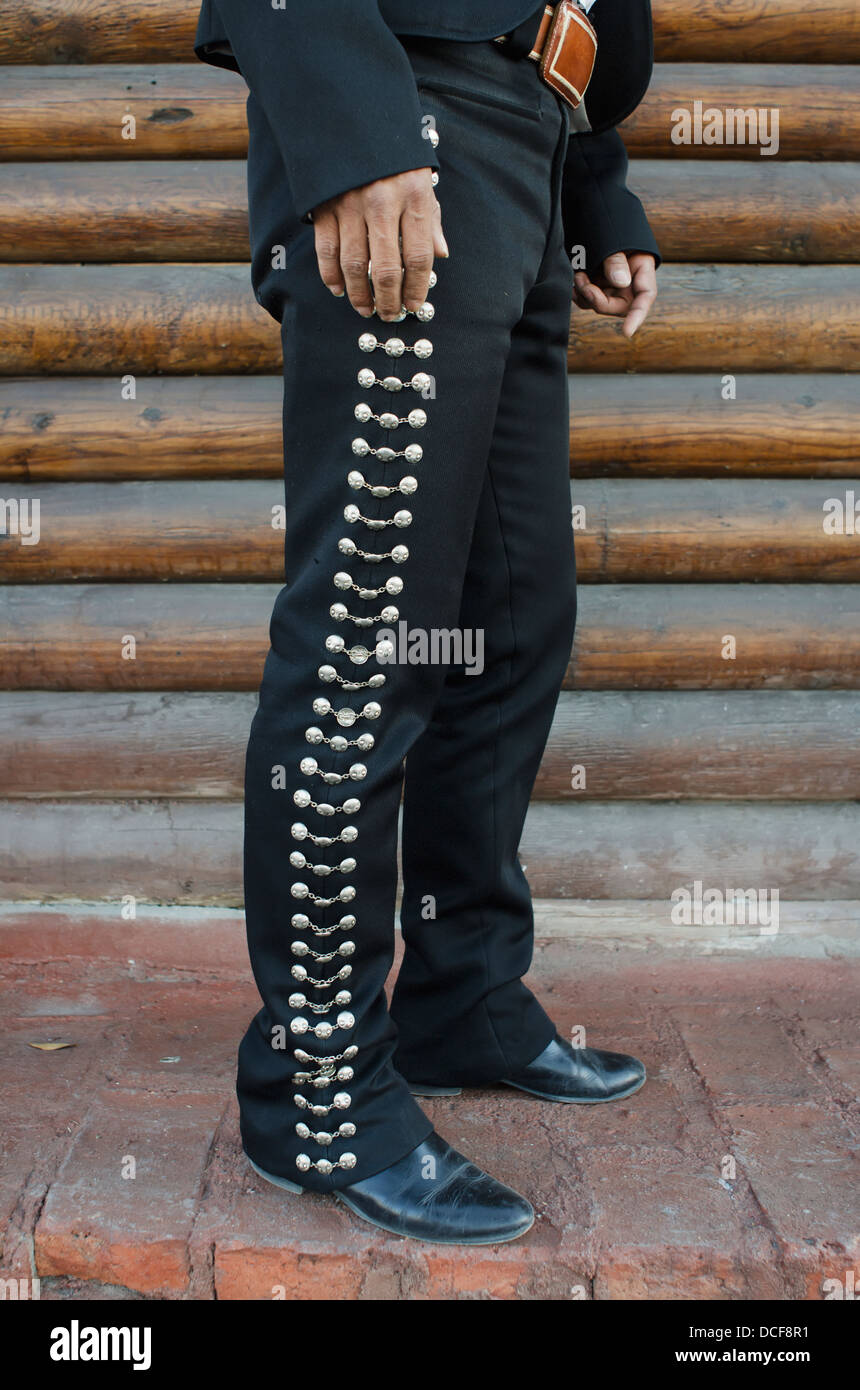 Pantalones de mariachi fotografías e imágenes de alta resolución - Alamy