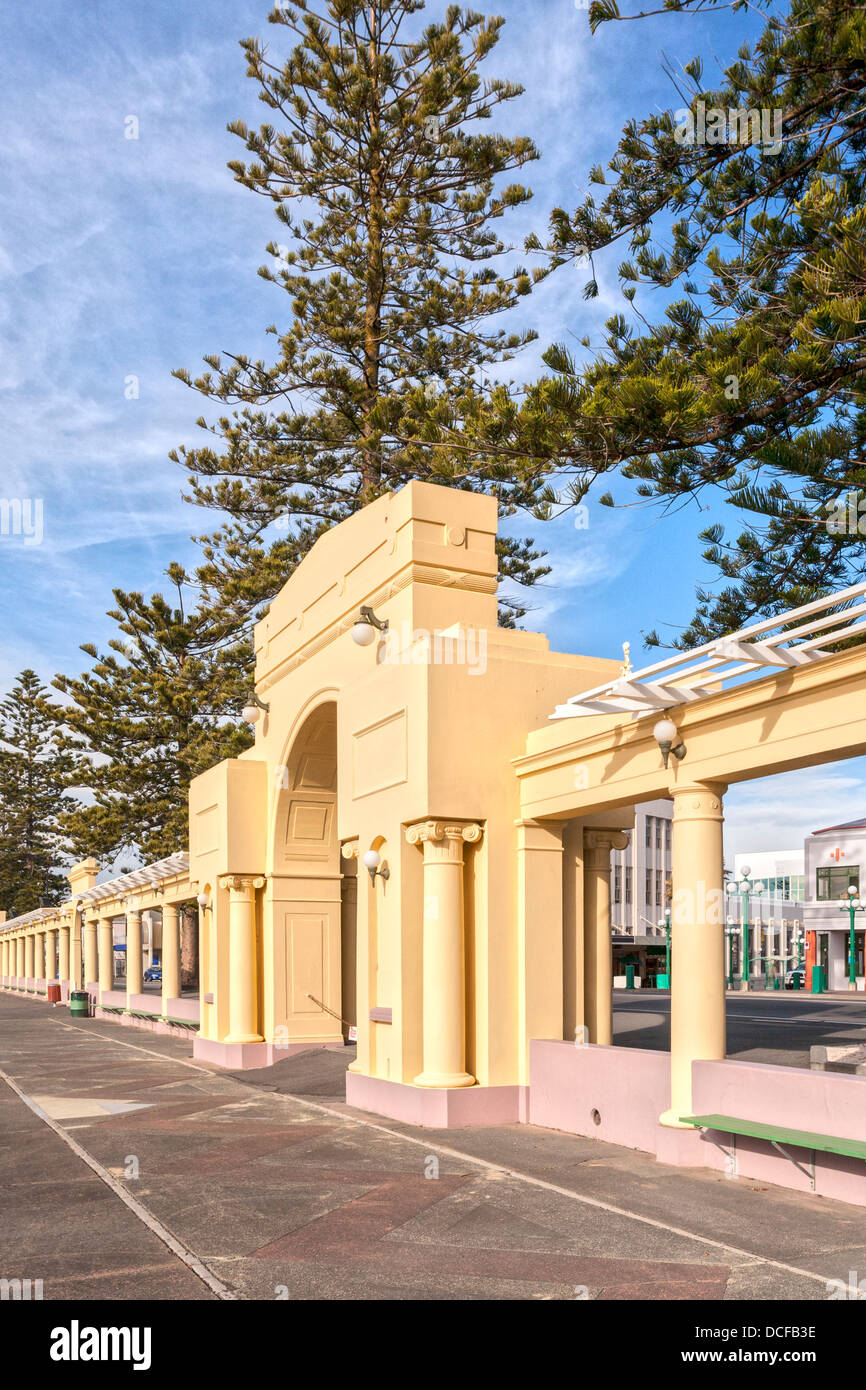 El nuevo arco de Napier en Marine Parade en Napier, Nueva Zelanda. Napier fue en gran parte reconstruida en estilo Art Deco después del... Foto de stock