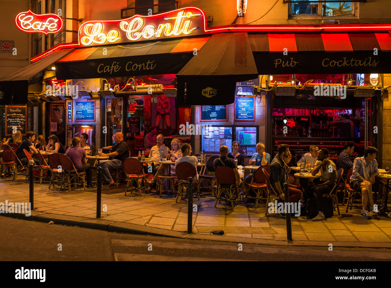 La vida nocturna en Saint Germain, Paris. Foto de stock