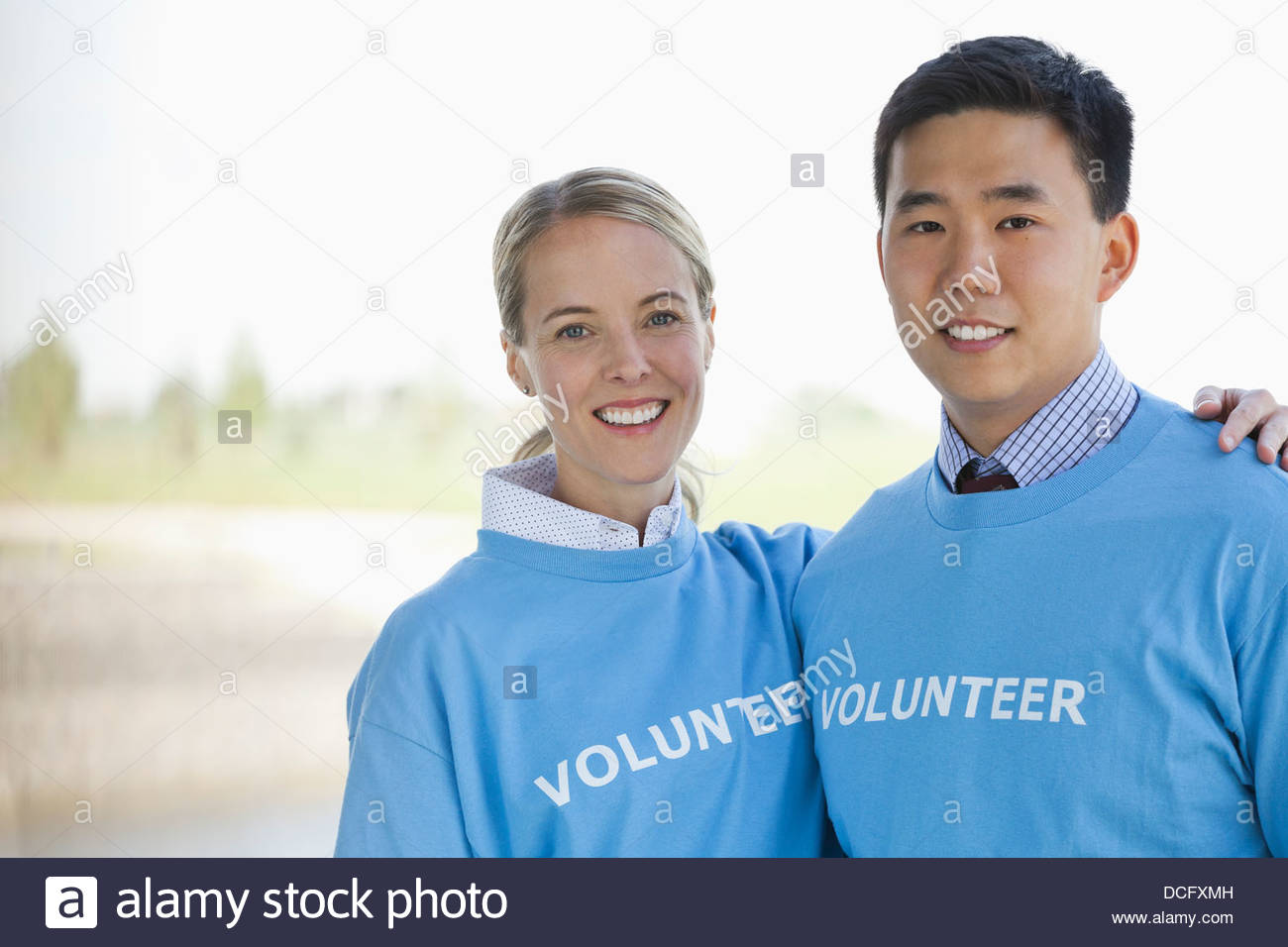 Los voluntarios juntos Foto de stock