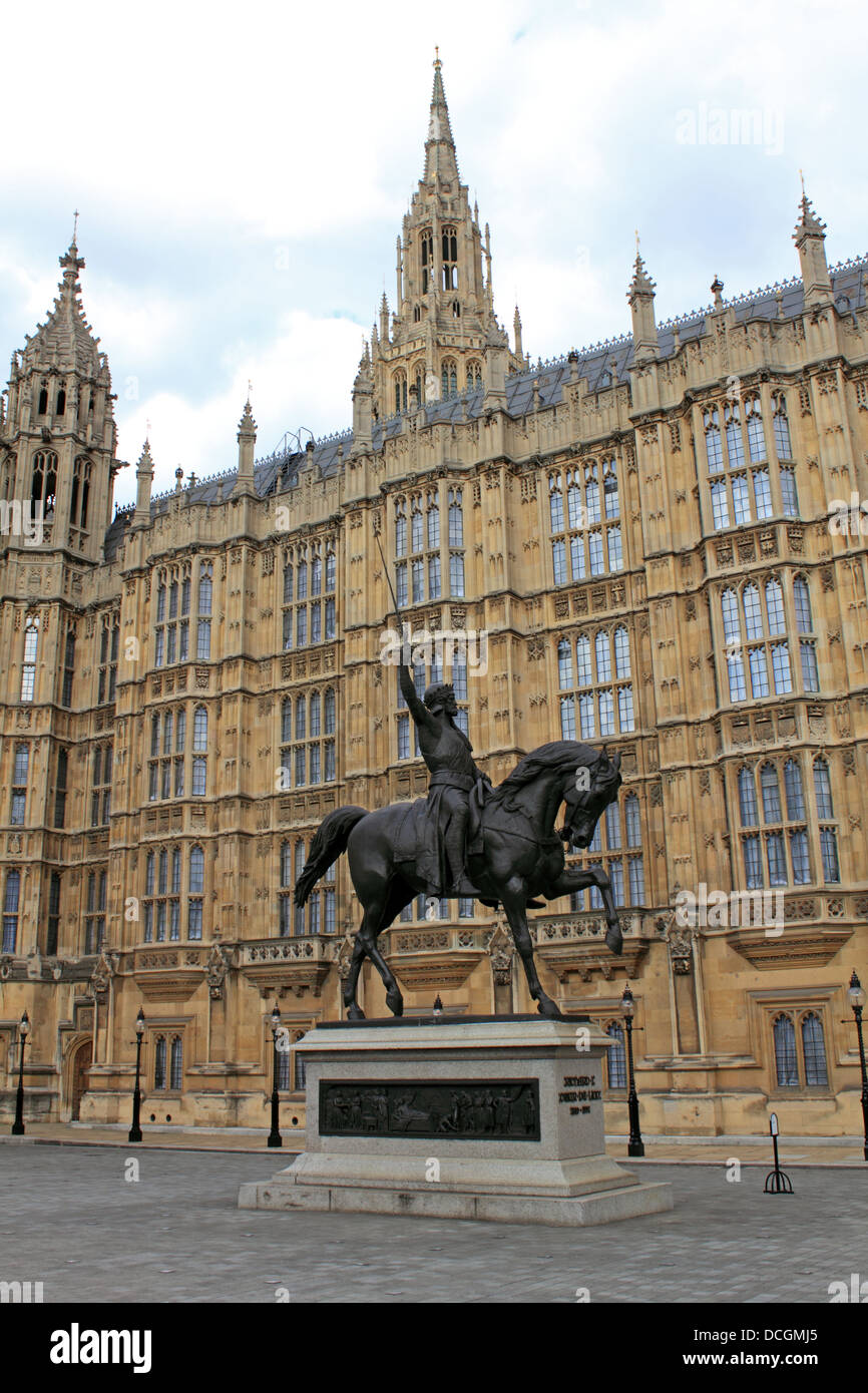 Las Casas del Parlamento, la casa del Gobierno británico en Londres, Inglaterra, Reino Unido. Foto de stock
