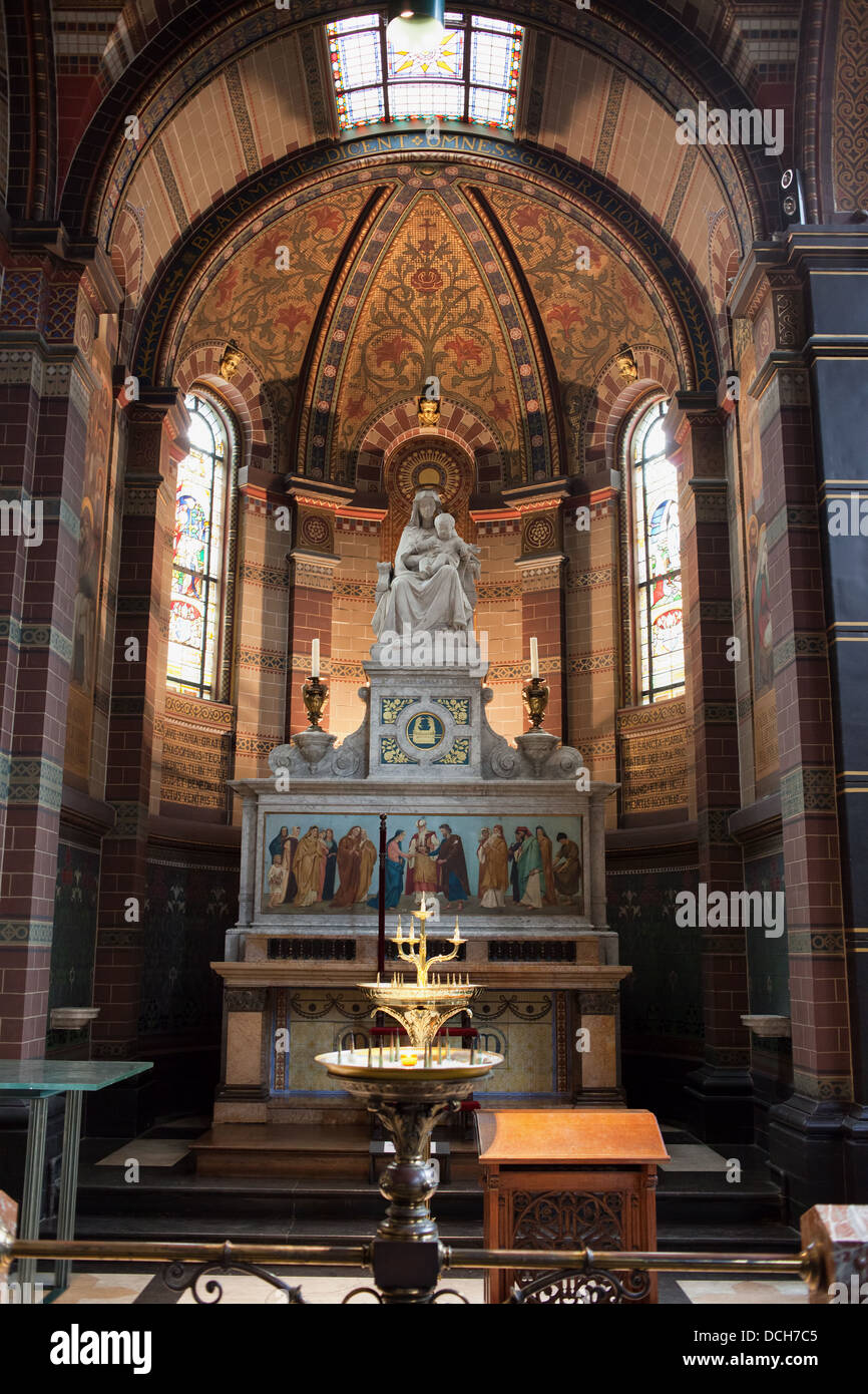 Iglesia de San Nicolás (en holandés: Sint Nicolaaskerk) altar en Amsterdam, Holanda, Países Bajos. Foto de stock