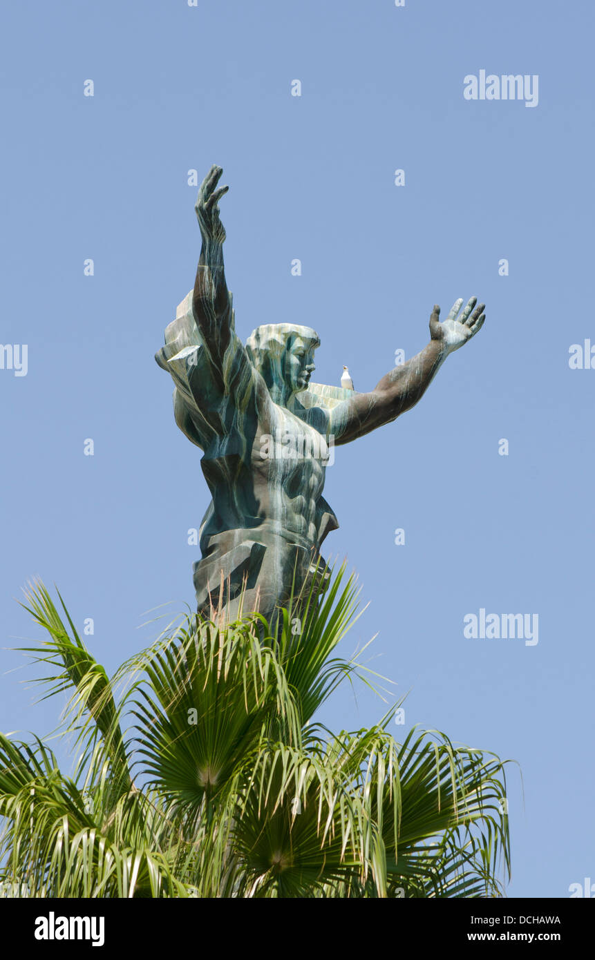 La estatua de la victoria en Puerto Banus, Marbella, Costa del Sol, España Foto de stock