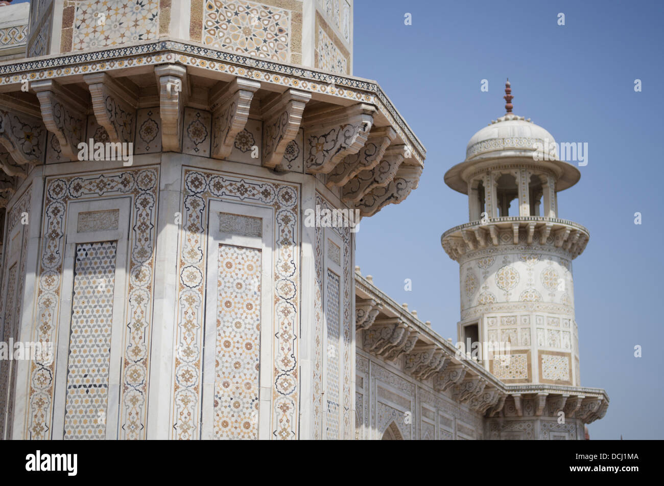 Itimad-ud-Daulah ( Baby Taj ) Minarete y incrustaciones de mármol pietra dura Foto de stock