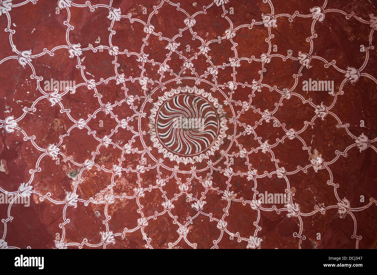 Mural de techo en el Mausoleo de Mármol Blanco, el Taj Mahal, en Agra, India, un sitio del Patrimonio Mundial de la UNESCO Foto de stock