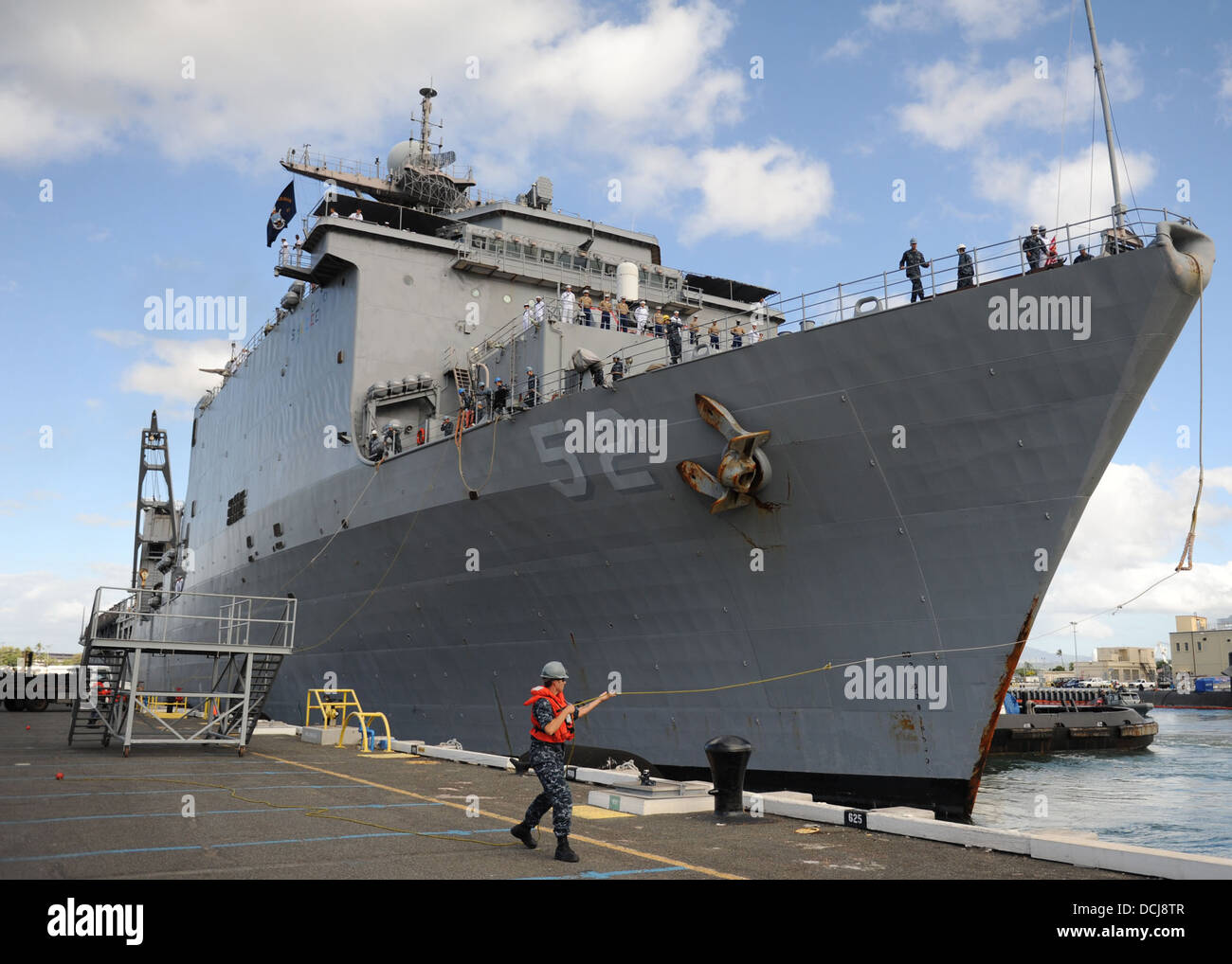 USS Pearl Harbor (LSD 52) Pearl Harbor-BASE CONJUNTA HICKAM visita portuaria Foto de stock