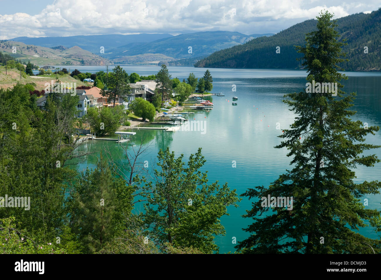 Casas del LAGO LAGO KALAMALKA British Columbia Canadá Foto de stock