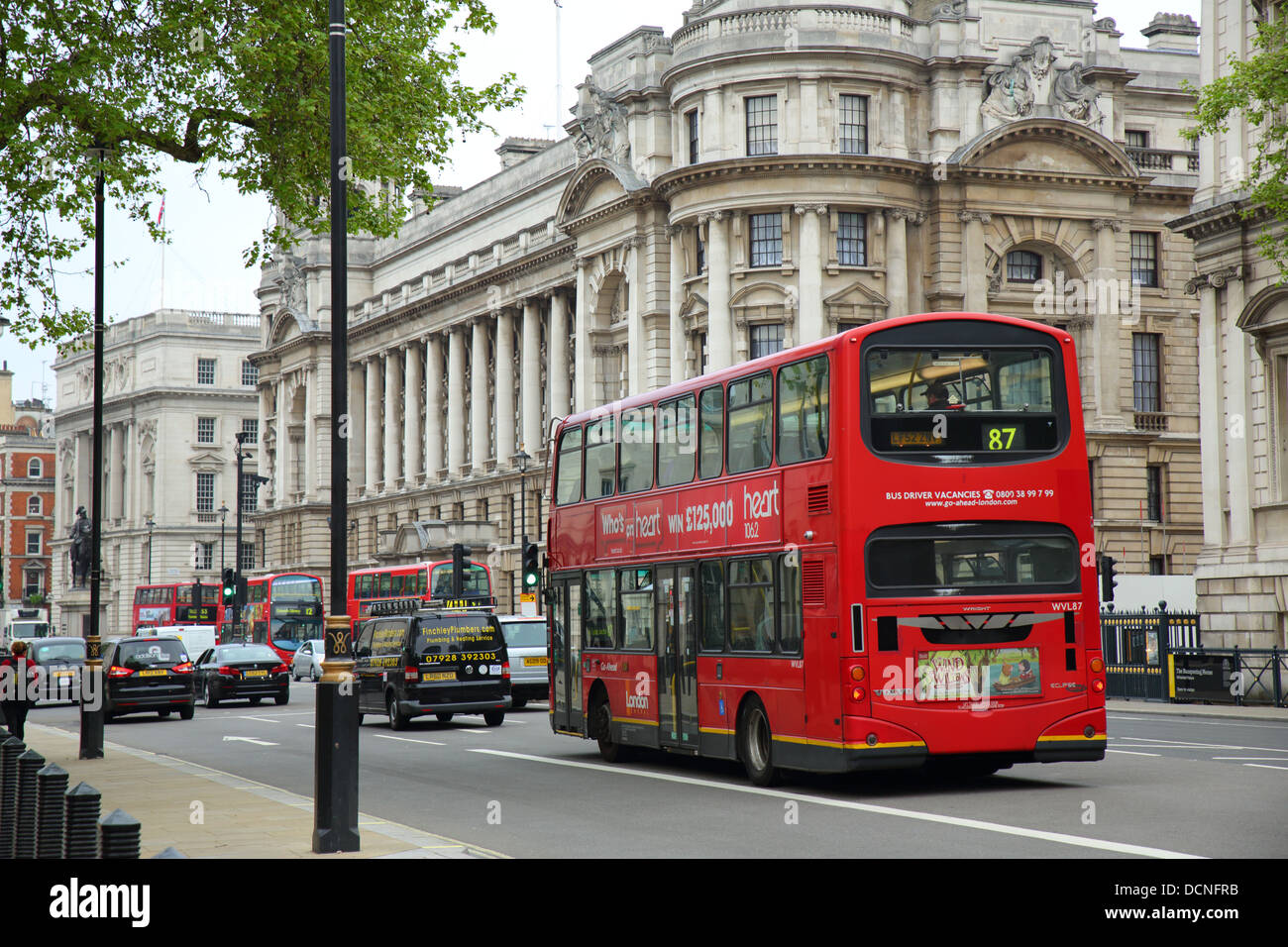 Double Decker Bus en Londres, Inglaterra Foto de stock