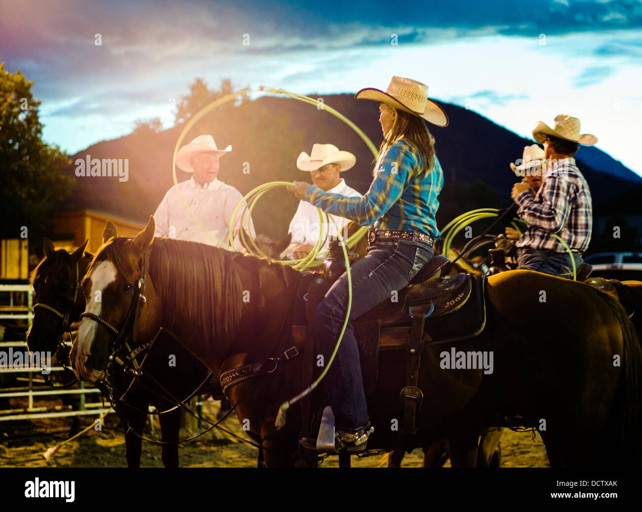Cowboy cowgirl fotografías e imágenes de alta resolución - Alamy