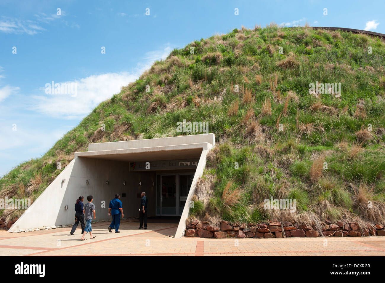 Maropeng Visitor Centre en la cuna de la humanidad, cerca de Johannesburgo,  Sudáfrica Fotografía de stock - Alamy