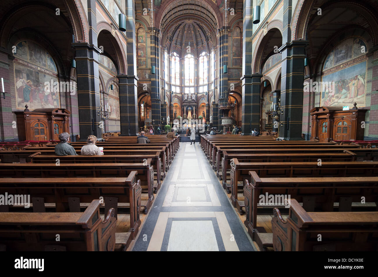 Iglesia de San Nicolás (en holandés: Sint Nicolaaskerk) interior en Amsterdam, Holanda, Países Bajos. Foto de stock