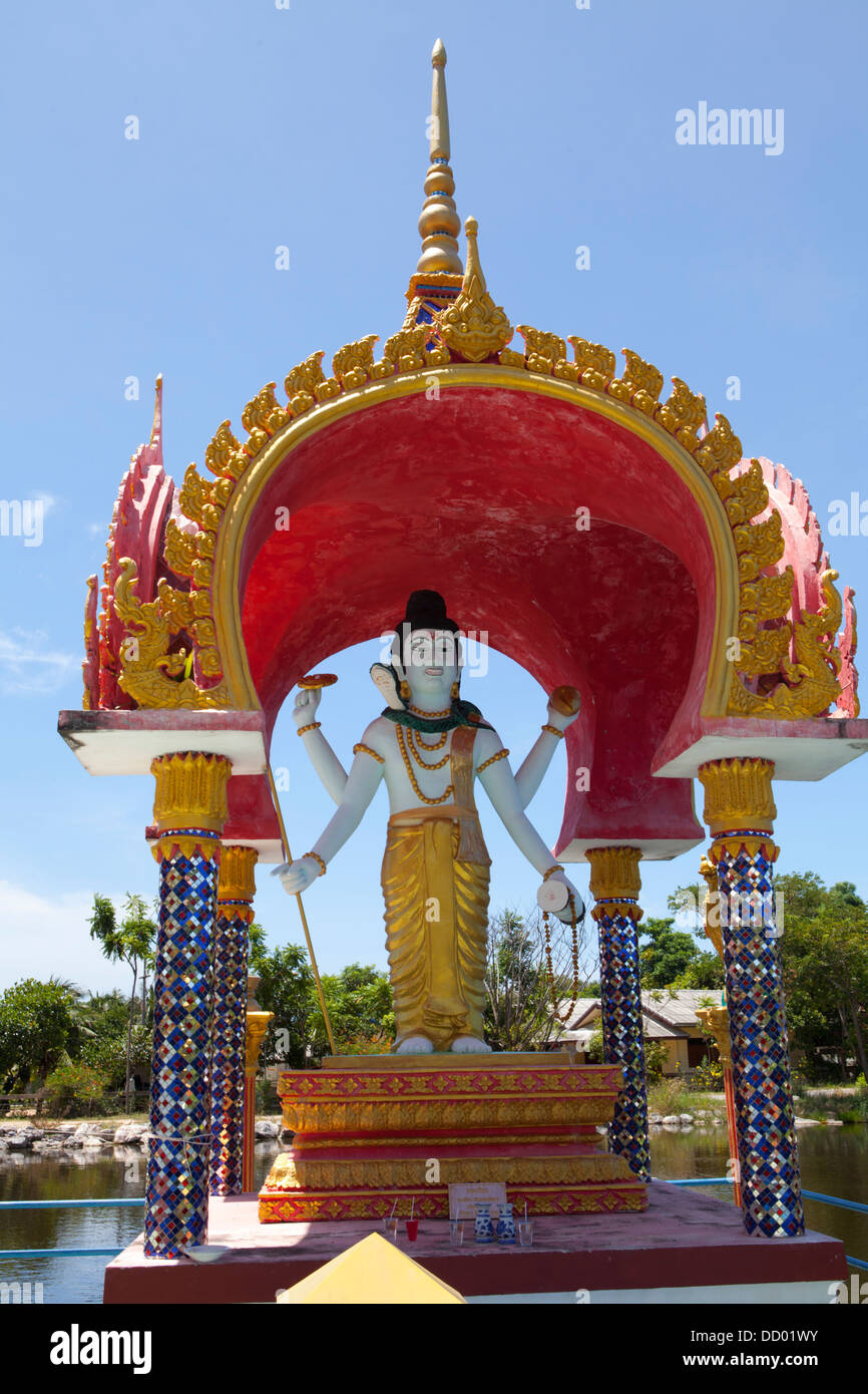 Estatuas en Wat Plai Laem en Ko Samui Island en el Golfo de Tailandia. Foto de stock