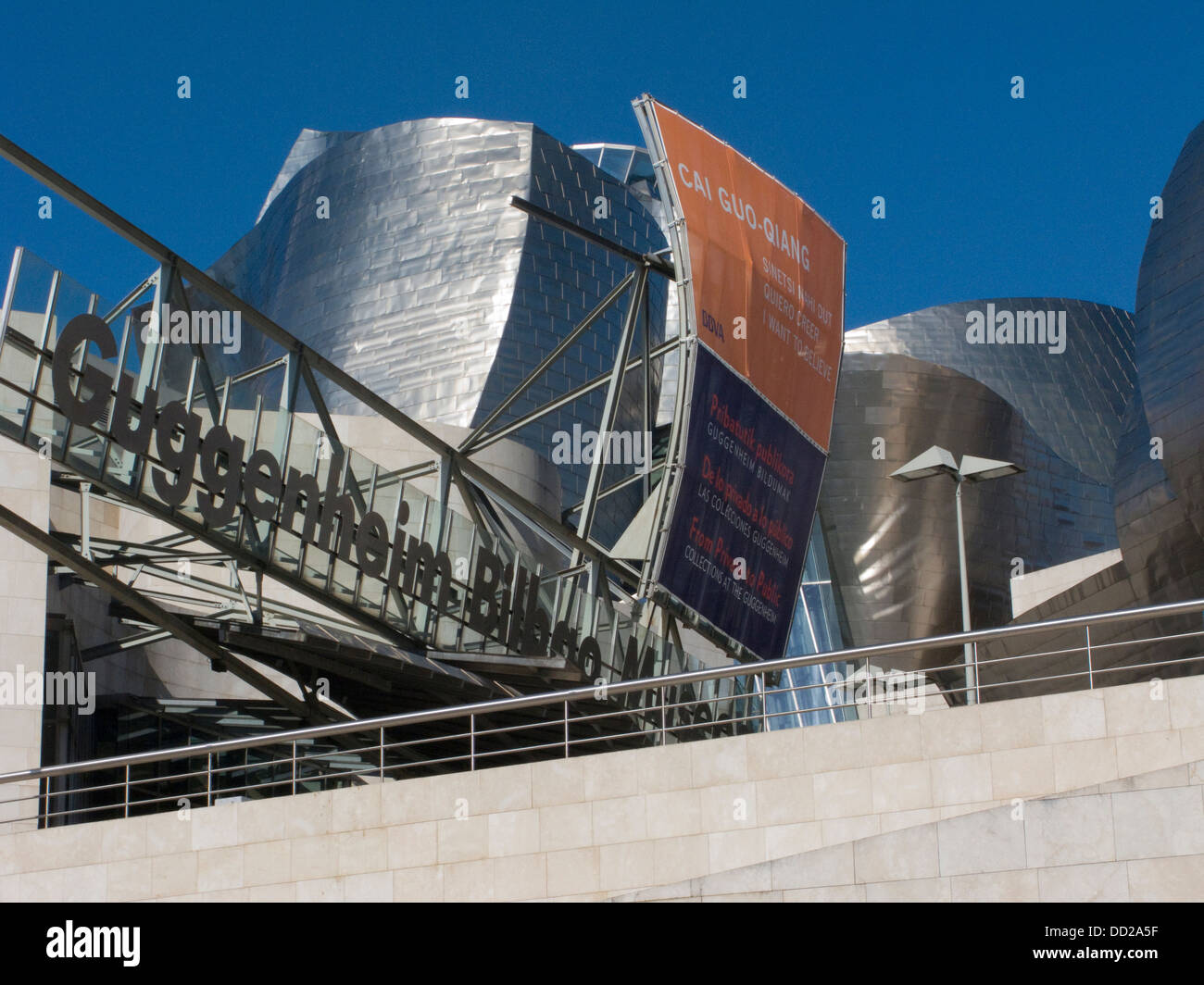 Museo de arte moderno Guggenheim (©Frank Gehry, 1997) BILBAO ESPAÑA Foto de stock
