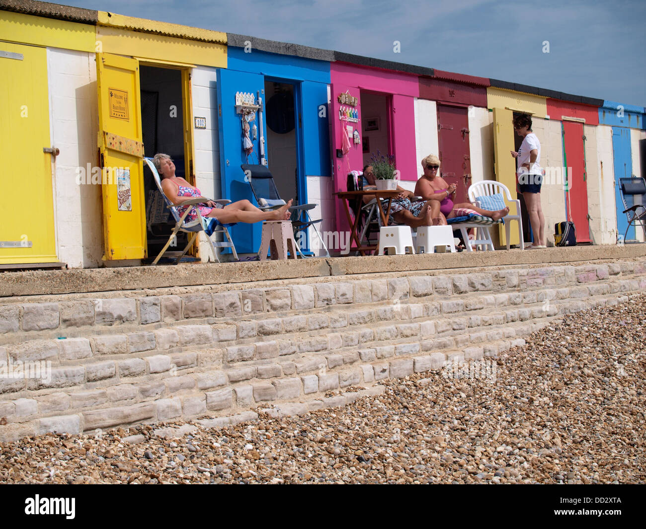 Coloridas casetas de playa, Milford en mar, Hampshire, Reino Unido 2013 Foto de stock
