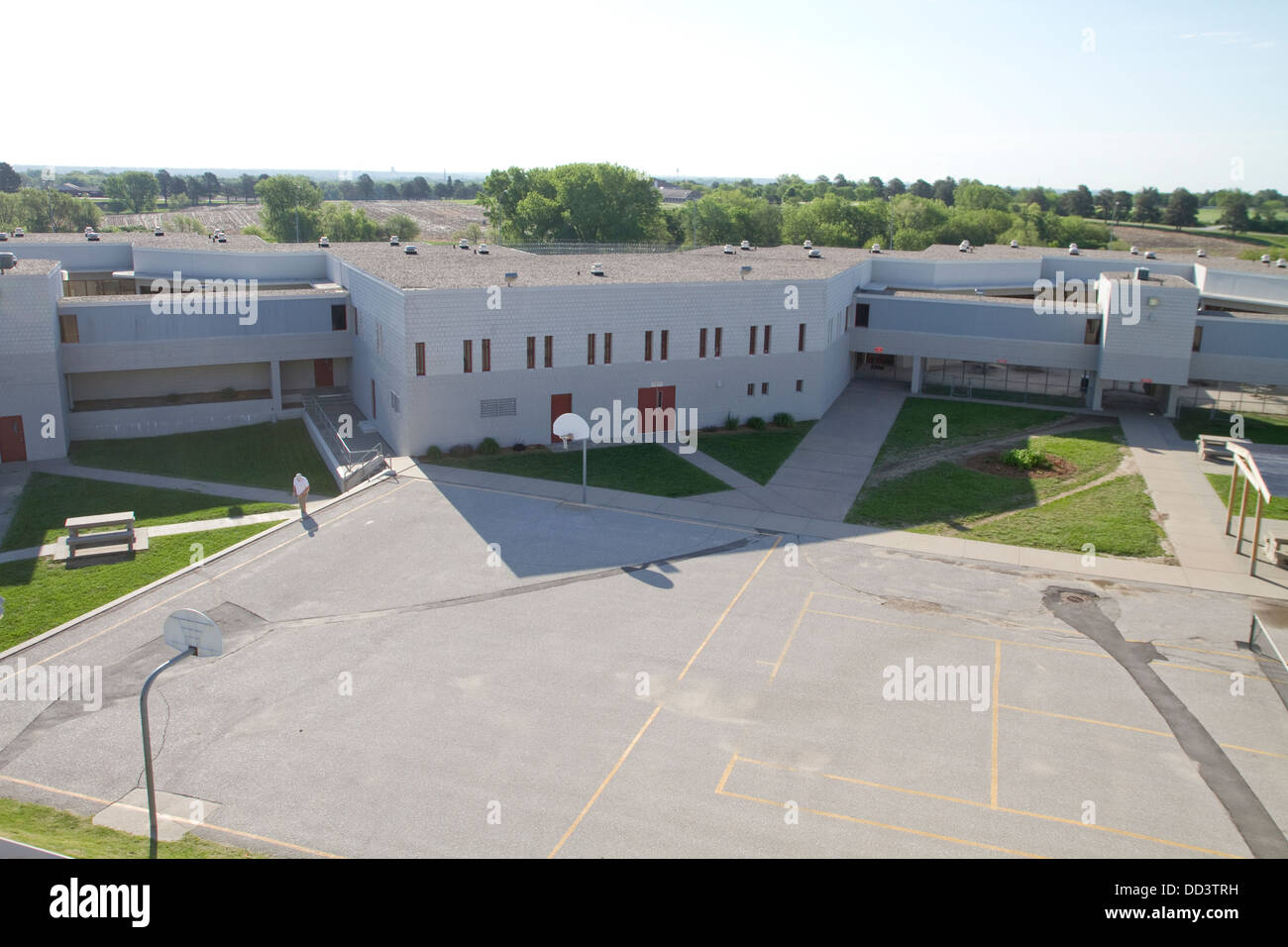 Vista desde una de las torres con vistas a la unidad de vivienda en el Centro Correccional de la prisión de Lincoln Lincoln Nebraska. Foto de stock
