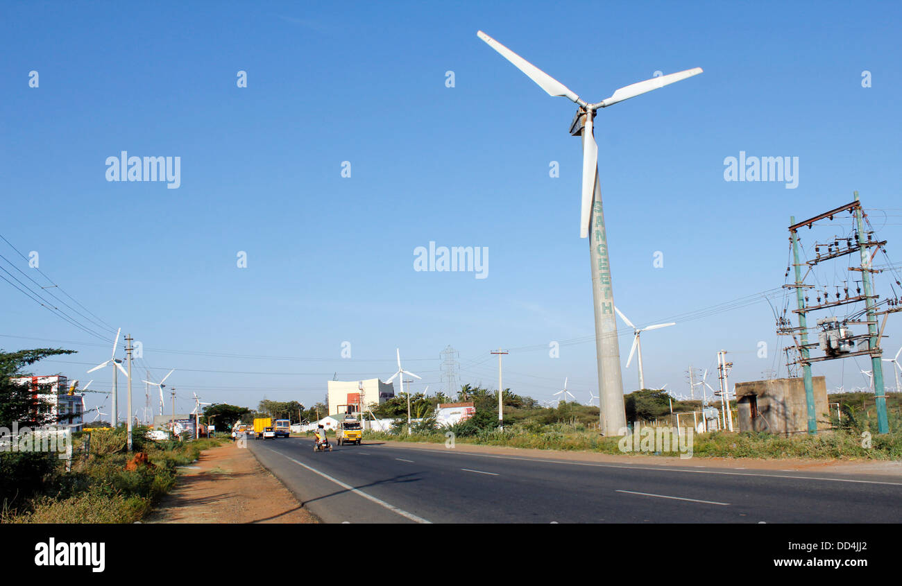 Molino de viento en la granja Nagercoil, India Foto de stock