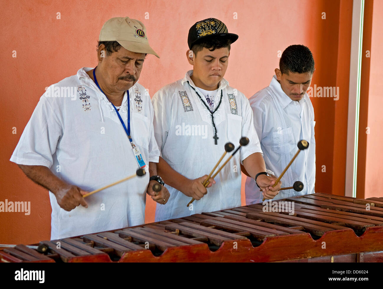 Honduras, América Central, la Isla de Roatan, Mahogany Bay, músicos