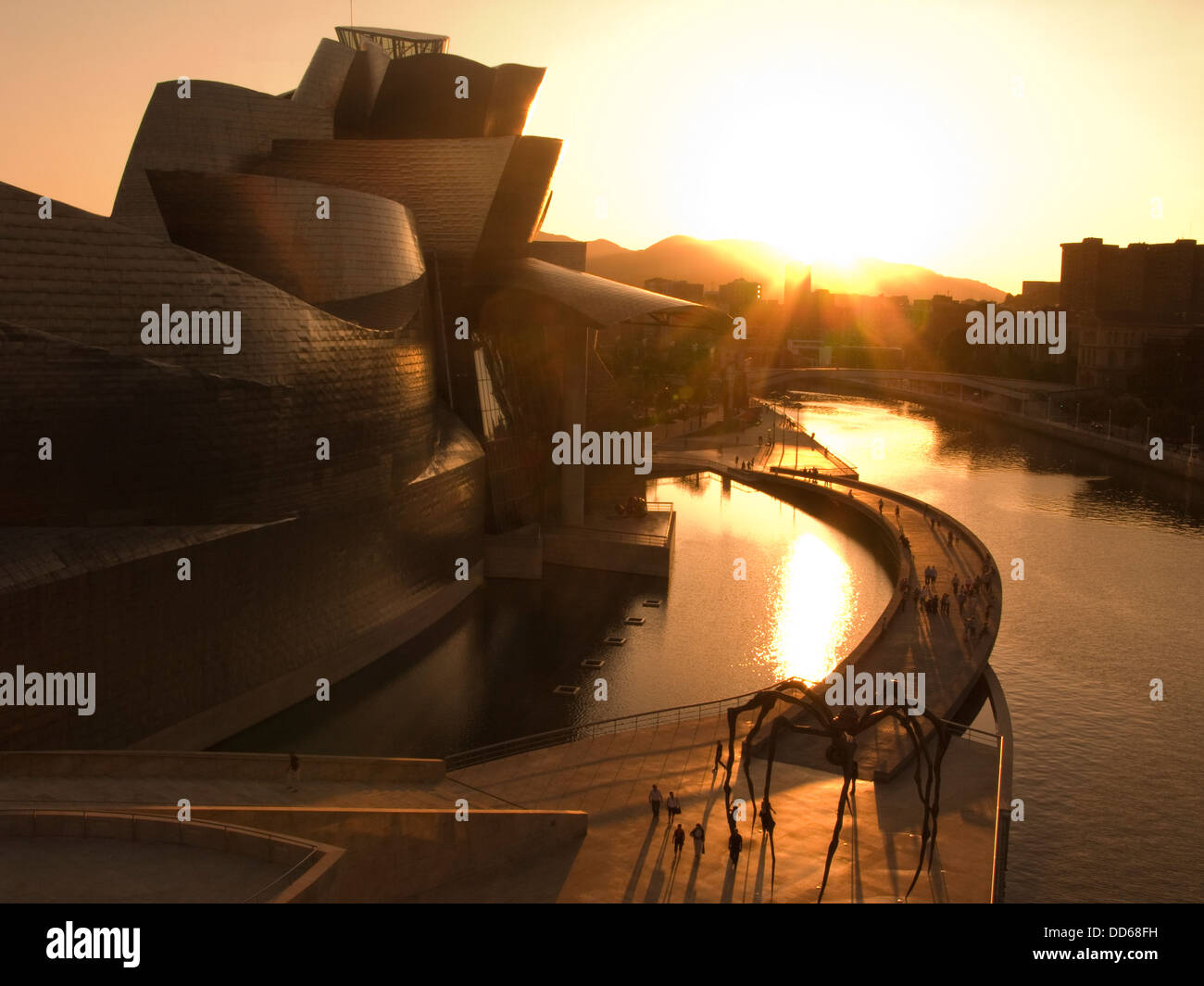 Museo de arte moderno Guggenheim (©Frank Gehry, 1997) NERVIÓN BILBAO ESPAÑA Foto de stock