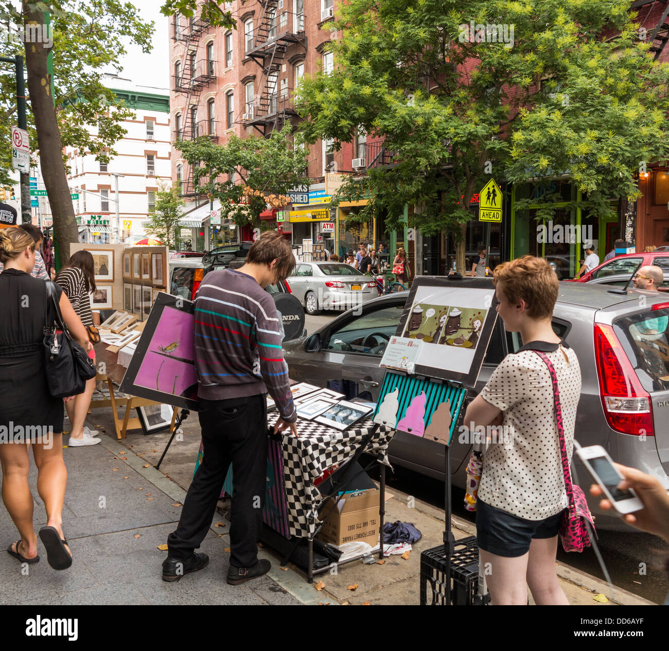 Los artesanos que venden en las calles de Williamsburg, Brooklyn, Nueva York Foto de stock