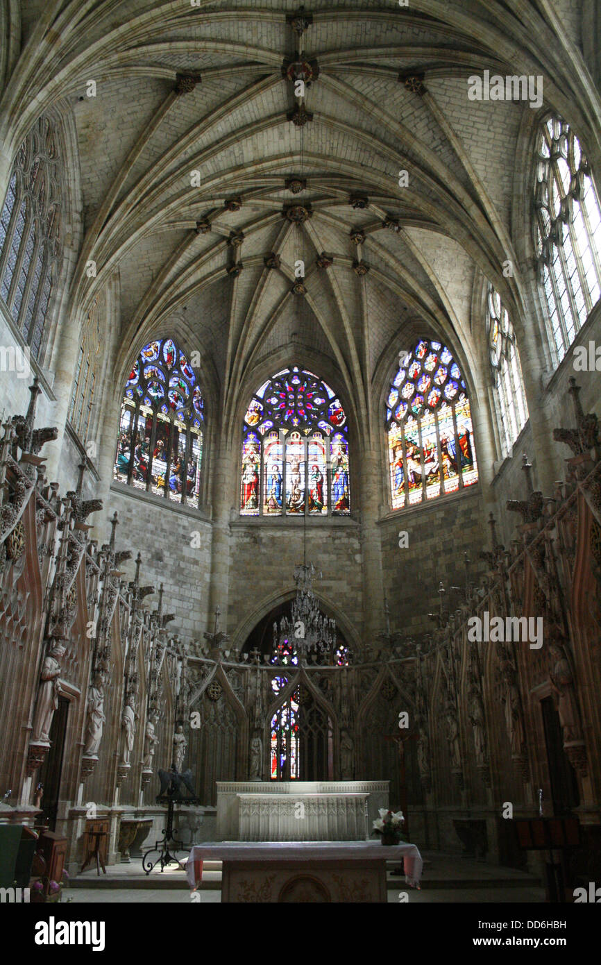 Interior de la Catedral de San Pedro en condón, Midi-Pyranees, Gers, Francia Foto de stock