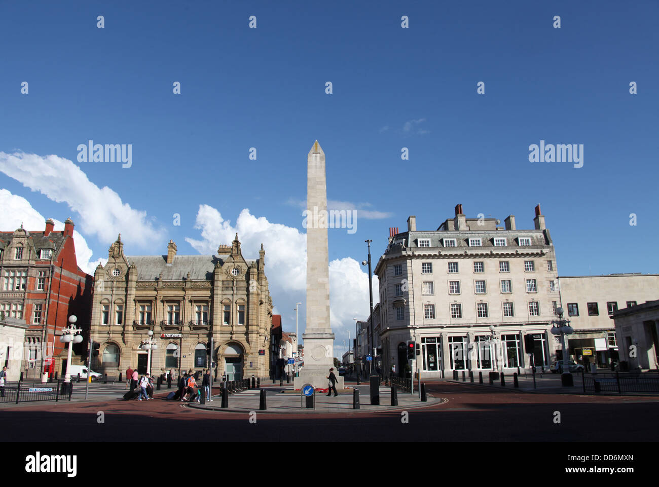 Southport en Lancashire con su War Memorial Obelisco de piedra de Portland Foto de stock