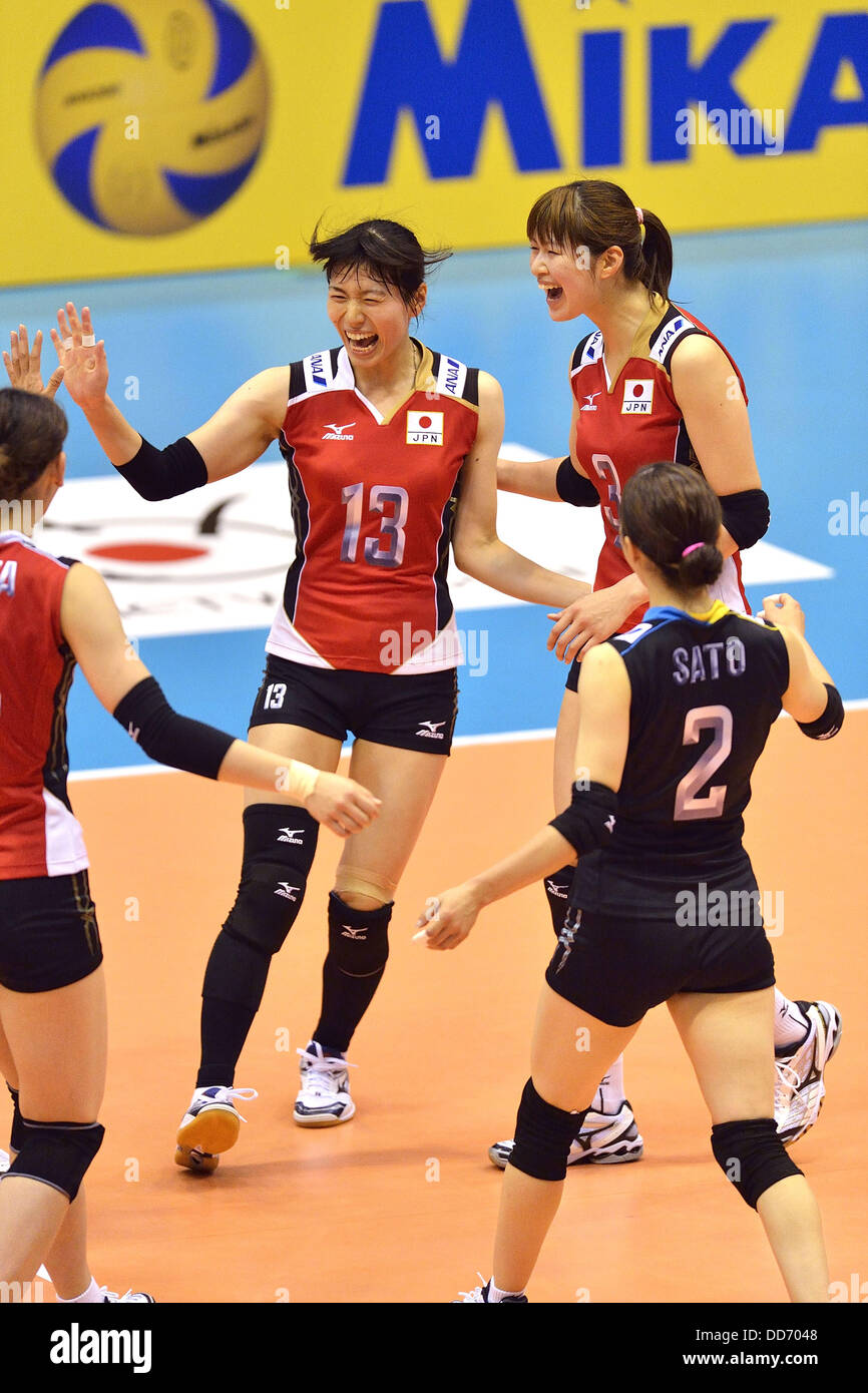 (L-R) Risa Shinnabe, Saori Kimura, Arisa Sato (JPN), 18 de agosto de 2013 - Voleibol : 2013 FIVB World Grand Prix, Ronda Preliminar la semana 3 Piscina M coinciden con Japón 3-2 República Checa en el gimnasio de Sendai en Sendai, Miyagi, Japón. (Foto por Ryu Makino/AFLO) Foto de stock
