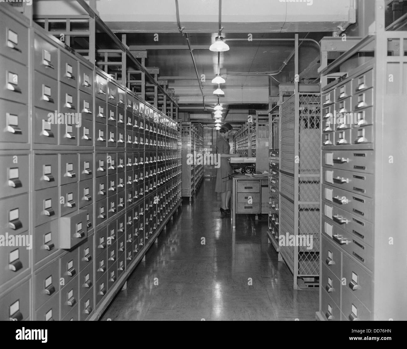 Los archivos en el nuevo edificio de Archivos Nacionales, el 22 de noviembre, 1939. En 1934, los Archivos Nacionales comenzaron a centralizar el gobierno de EE.UU. Foto de stock