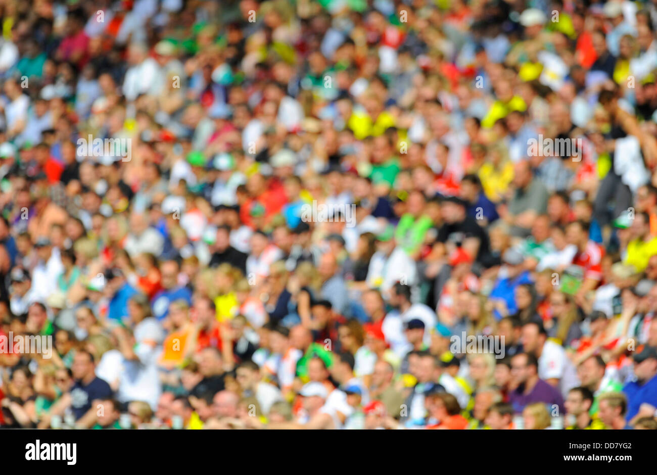 Multitud Borrosa En El Estadio De Futbol Fotografia De Stock Alamy