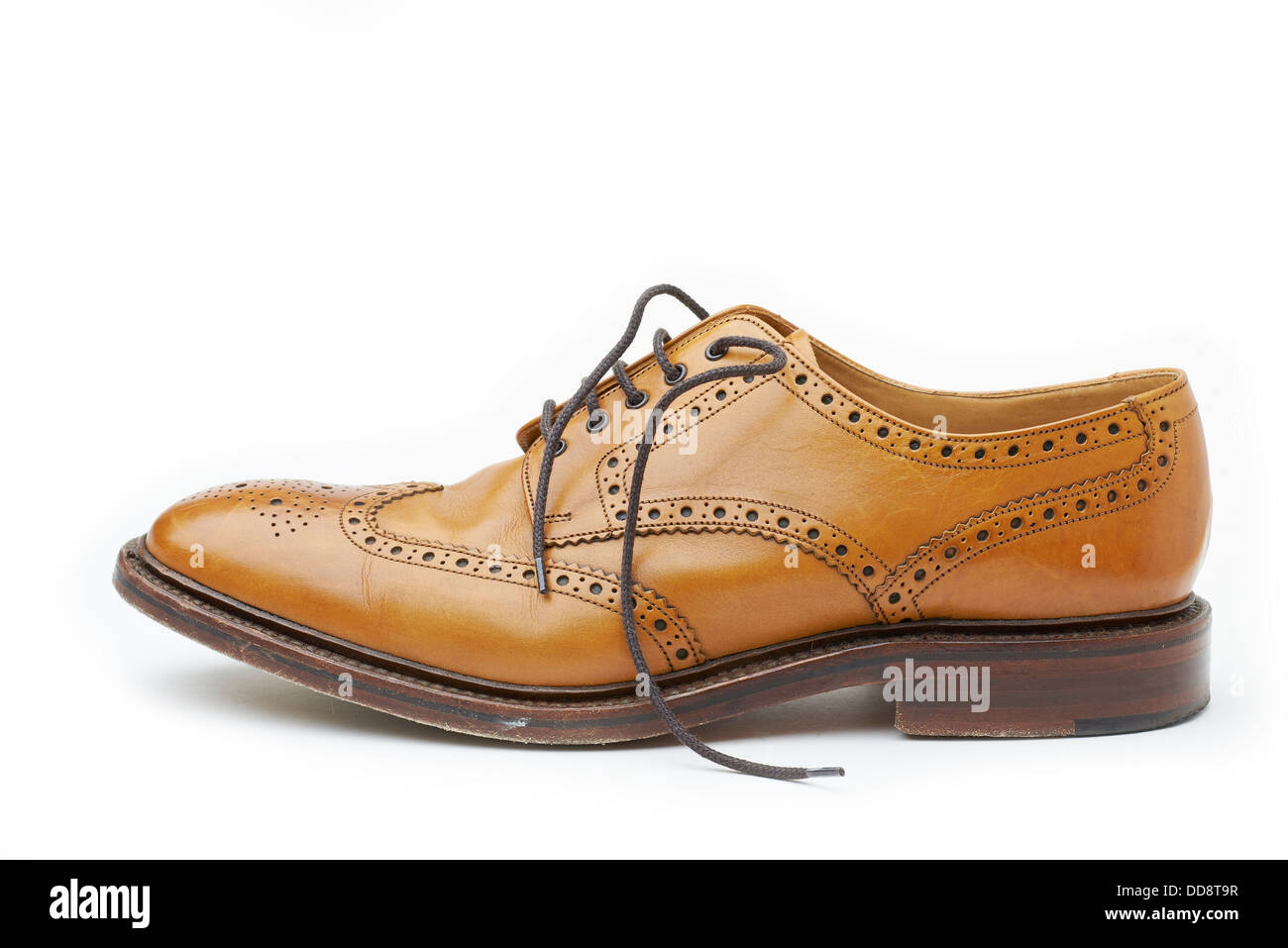 Loake zapatos Brogues bronceado Zapato estilo clásico inglés el cuero de  mejor calidad historia 1880 diseño antiguo recorte studio Fotografía de  stock - Alamy