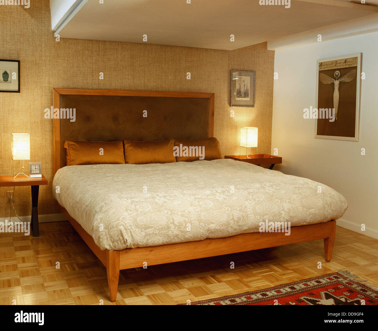 Feng Shui cama tamaño king Fotografía de stock - Alamy