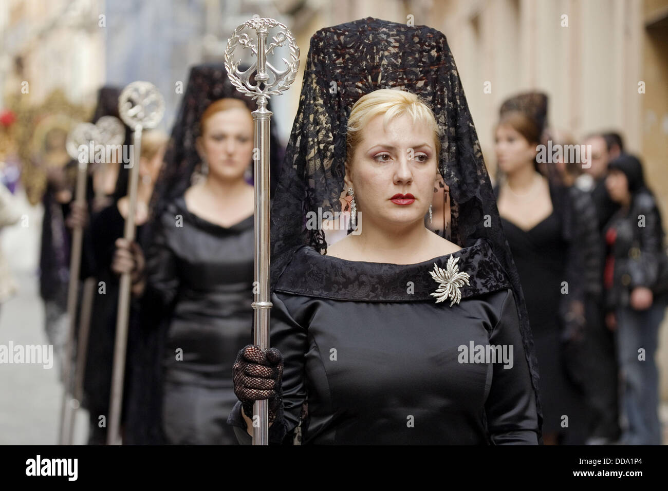 La mujer tradicional en 'Mantilla' durante la procesión de Semana Santa,  Málaga. Andalucia, Spain Fotografía de stock - Alamy