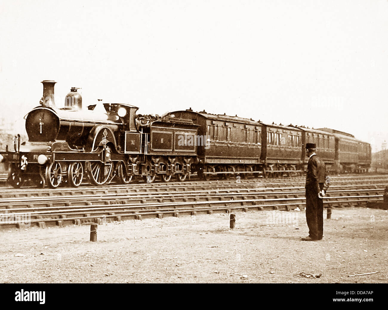 Tren de pasajeros de ferrocarril Midland 1900 Fotografía de stock - Alamy