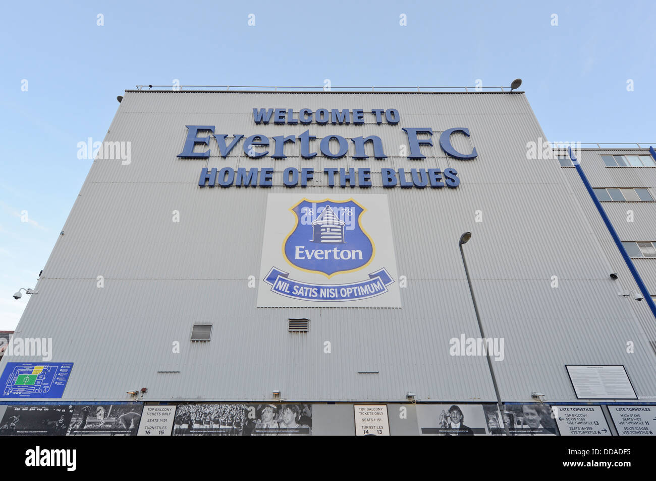Un amplio ángulo de disparo del Goodison Park Stadium, hogar del Club de Fútbol Everton (uso Editorial solamente). Foto de stock