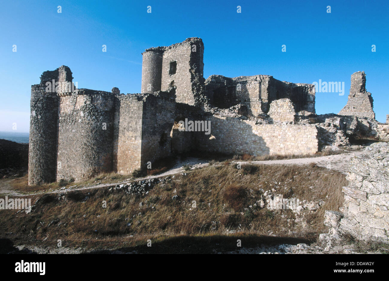 Ruinas del castillo (siglo XIV), Puebla de Almenara. La provincia de Cuenca,  Castilla-La Mancha, Spain Fotografía de stock - Alamy