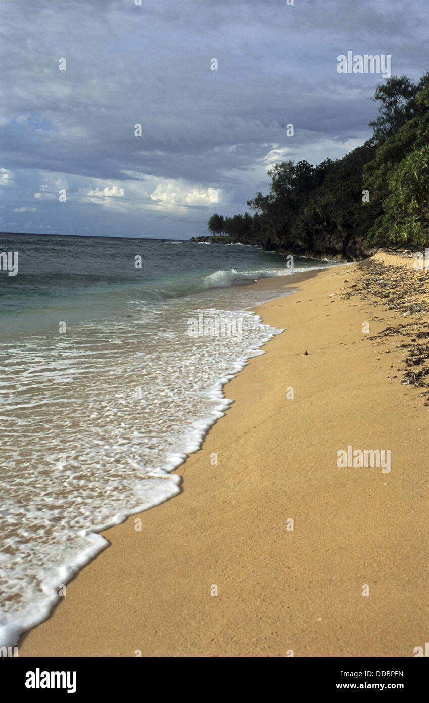 La línea de costa en la isla de Angur, Palau Foto de stock