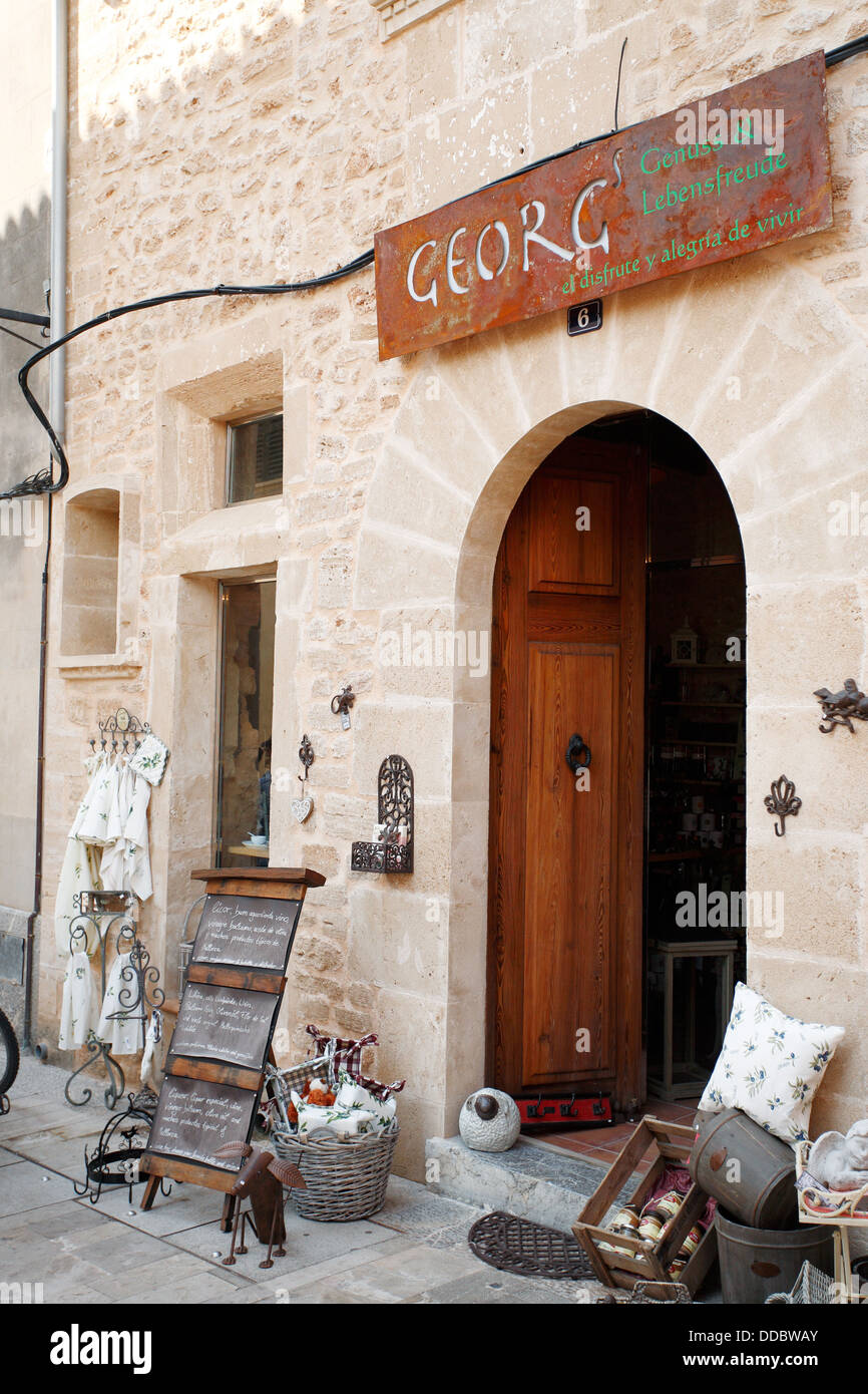 Store shop spain fotografías e imágenes de alta resolución - Página 11 -  Alamy