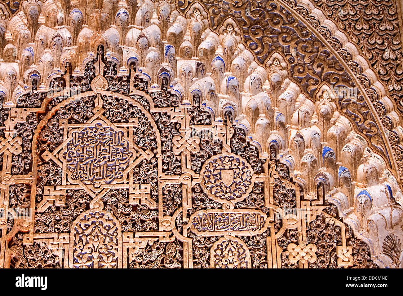 Detalle de la decoración en el mirador de Daraxa, en Aljimeces hall, el Palacio de Los Leones,palacios Nazaries, Alhambra, Granada, Andalucía, España Foto de stock