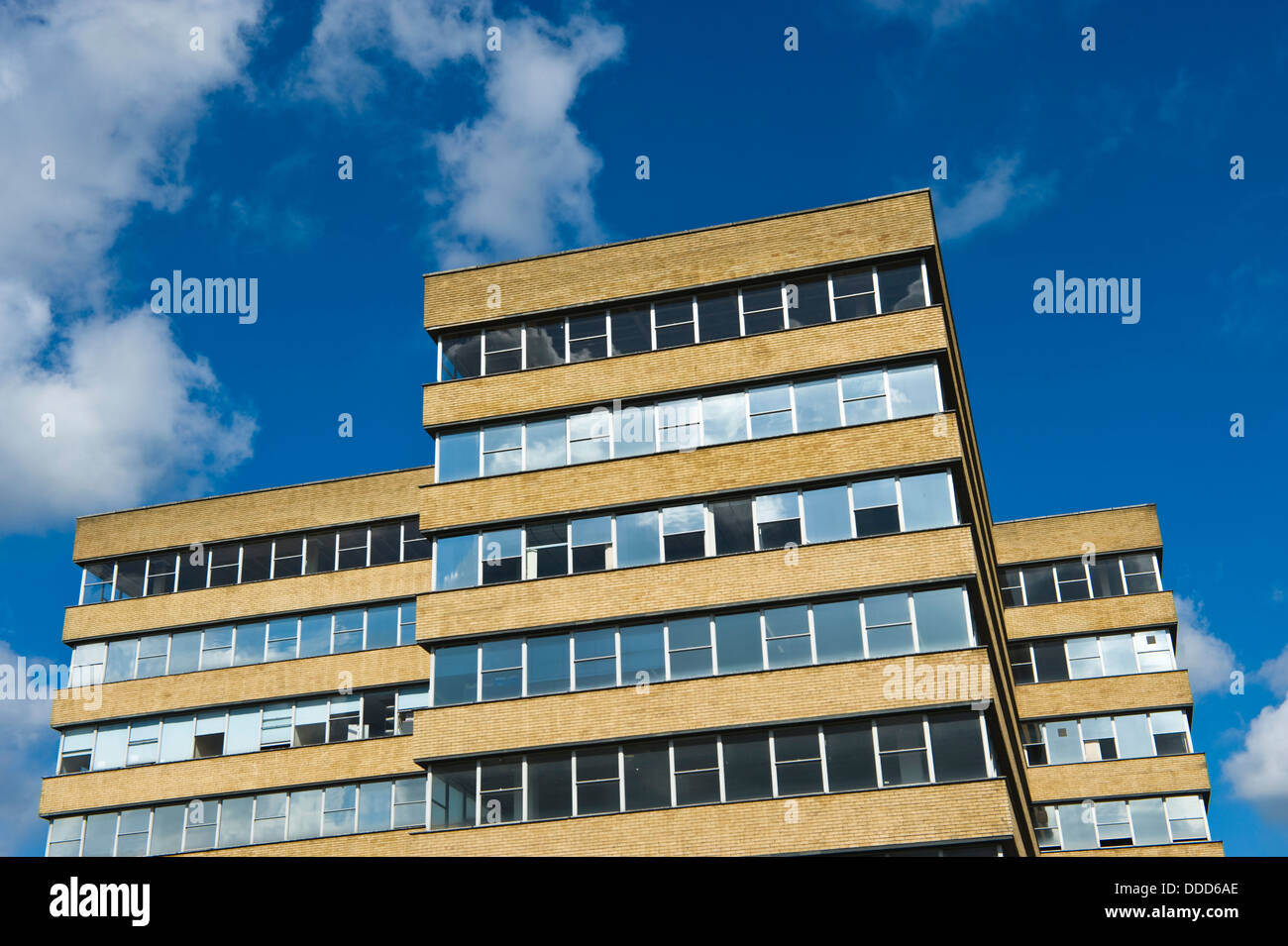 El exterior del bloque de oficinas moderno en el centro de la ciudad de York, North Yorkshire, Inglaterra Foto de stock