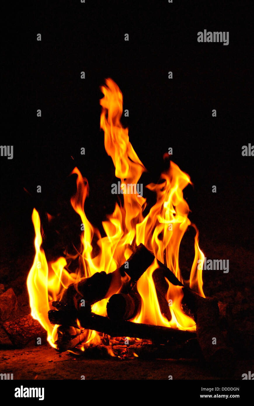 El fuego de una barbacoa Foto de stock