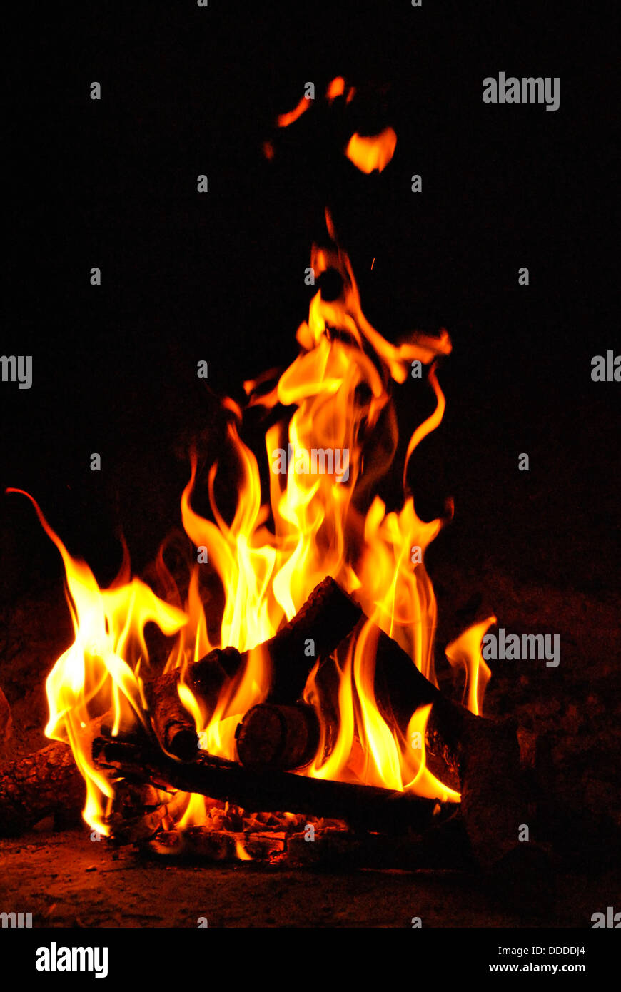 El fuego de una barbacoa Foto de stock