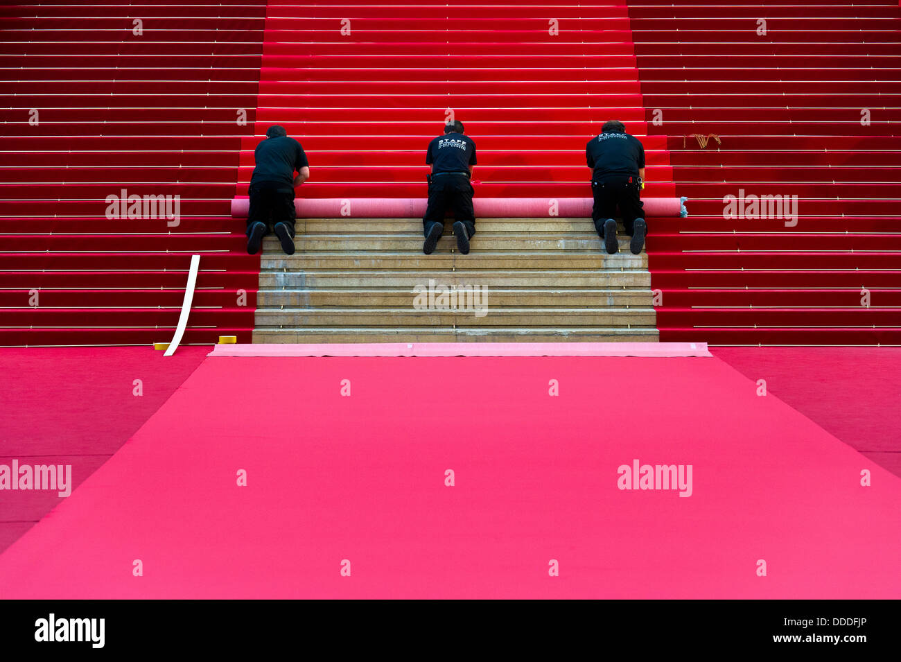 Europa, Francia, Alpes-Maritimes, Festival de Cine de Cannes, alfombra instalación de alfombra roja. Foto de stock