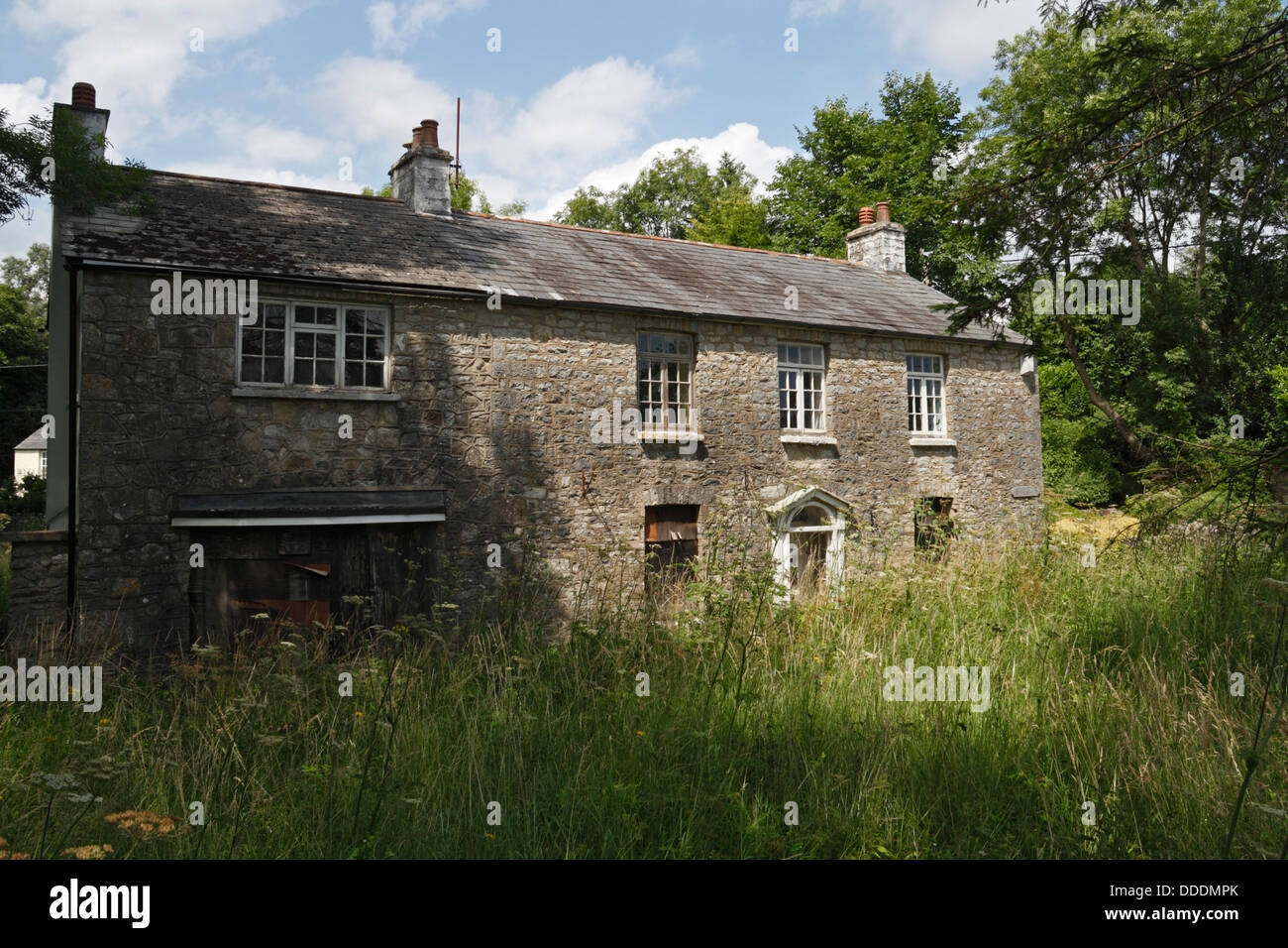 Casa rural en vacío abandonado Llanblethian Cowbridge, Valle de Glamorgan Wales Foto de stock