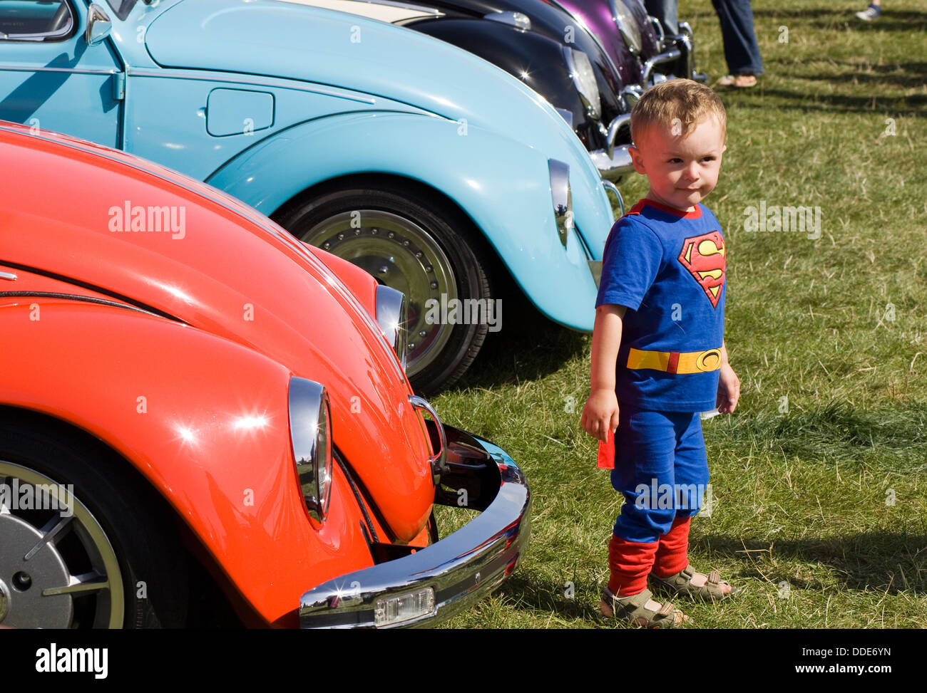 Little boy in a superman costume fotografías e imágenes de alta resolución  - Alamy