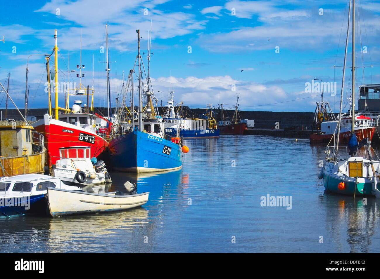 Los barcos de pesca y otras embarcaciones pequeñas en Balbriggan Harbor,  Dublín, Irlanda Fotografía de stock - Alamy