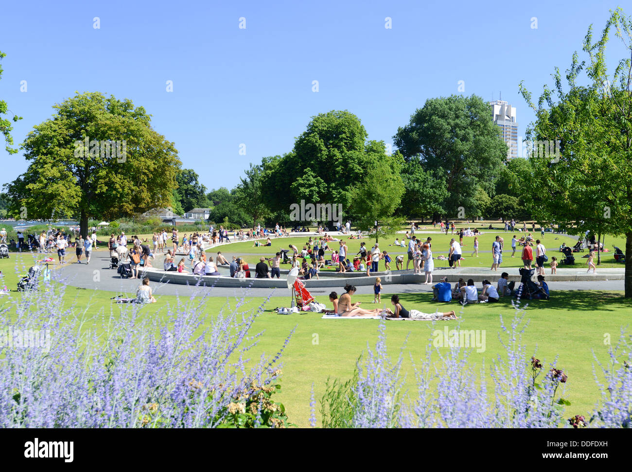 Diana, Princesa de Gales Conmemorativo Fuente en Hyde Park, Londres, Inglaterra, Reino Unido. Foto de stock