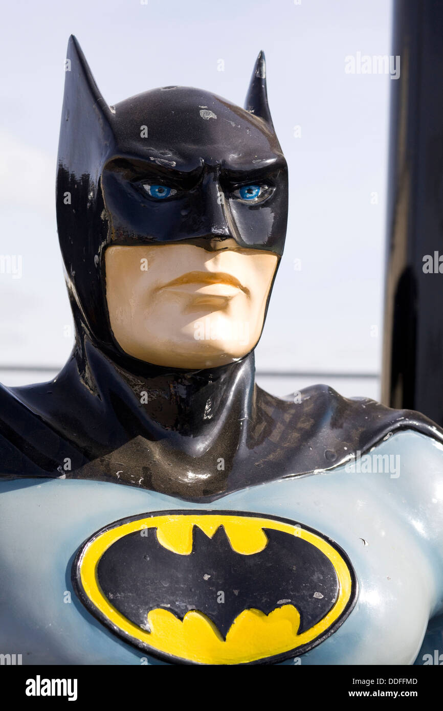 Decano Fundación Factibilidad Modelo de tamaño de la vida del hombre murciélago Batman Fotografía de  stock - Alamy