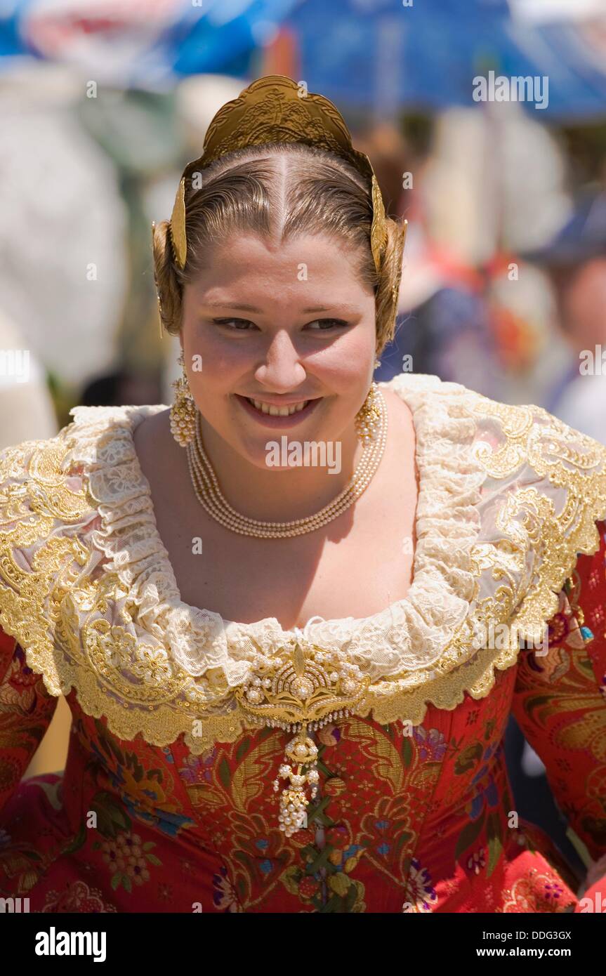 Fallera (mujer en traje tradicional), Valencia. Comunidad Valenciana,  España Fotografía de stock - Alamy