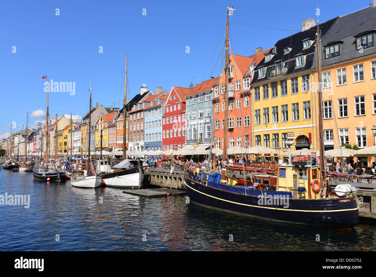 Nyhavn en Copenhague un día de verano Foto de stock
