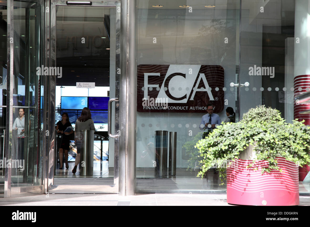 Oficinas de la FCA, la conducta financiera competente en Canary Wharf, Londres (anteriormente FSA). Foto de stock